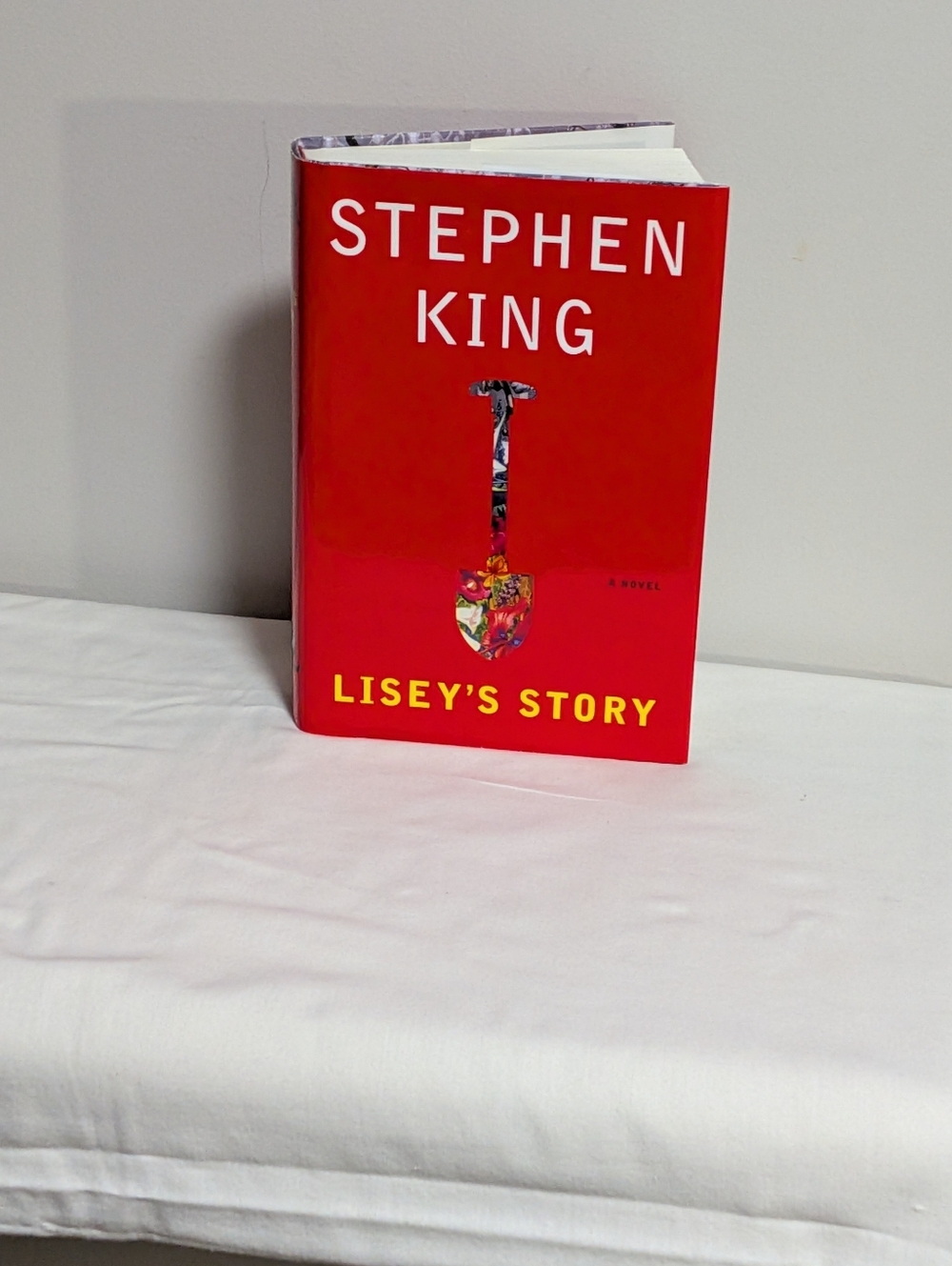 Stephen King 'Lisey's Story' Hardcover Book. Like New. Dust Cover.